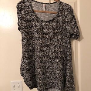 Lularoe medium Perfect T
